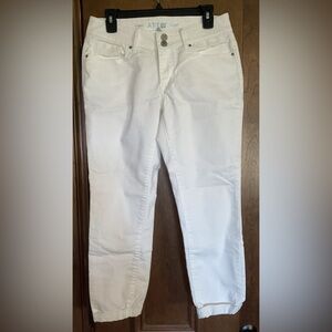 Apt. 9 white capri jeans